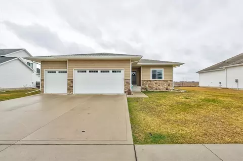1717 Ledges Dr, Ames, IA 50010