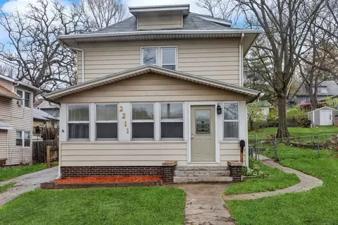 2211 9th St SW, Des Moines, IA 50315