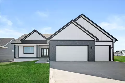 1360 NW Yorktown Dr, Waukee, IA 50263