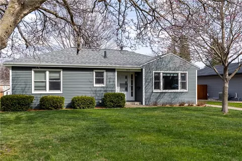 917 15th St, West Des Moines, IA 50265