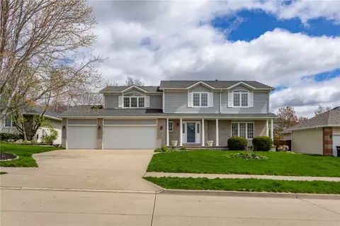7077 Ridgedale Ct, Johnston, IA 50131