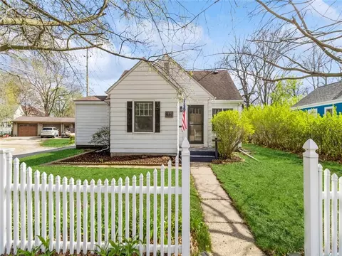 914 6th St, Ames, IA 50010