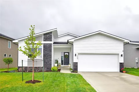 1465 SE Mesa Dr, Waukee, IA 50263