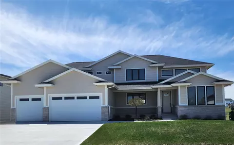 4708 162nd St, Urbandale, IA 50323