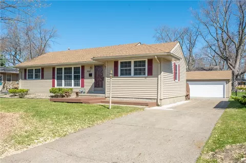302 SE 3rd St, Ankeny, IA 50021