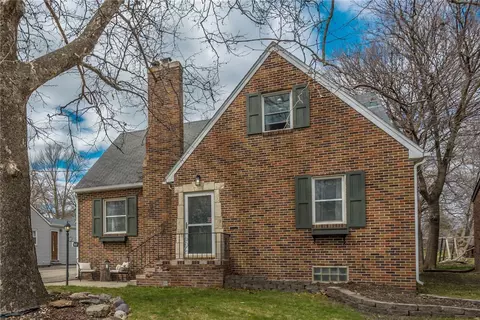 4505 Franklin Ave, Des Moines, IA 50310