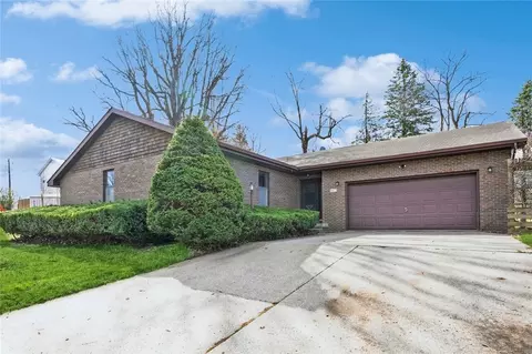 907 S 10th Ave E, Newton, IA 50208