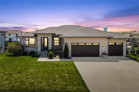 8284 Aspen Dr, West Des Moines, IA 50266