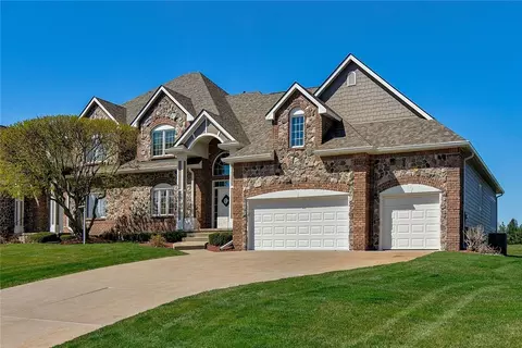 1181 Glen Oaks Dr, West Des Moines, IA 50266