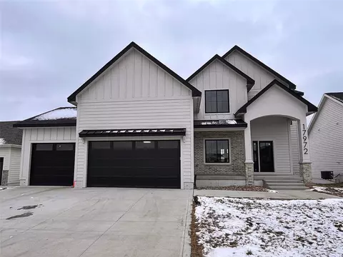 17972 Tanglewood Dr, Clive, IA 50325