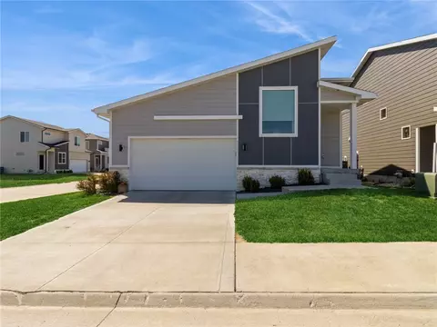 17100 Larkspur Ln, Urbandale, IA 50323