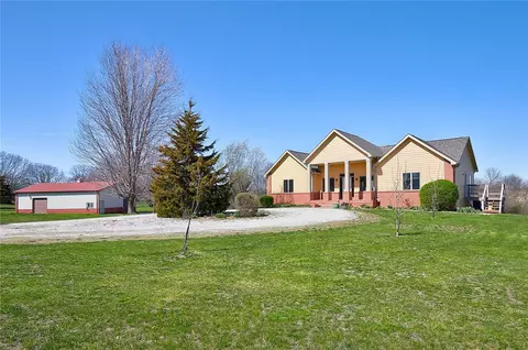32869 Hideaway Ln, Adel, IA 50003