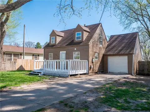 4265 NE 10th St, Des Moines, IA 50313