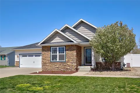 1713 Mckay Dr, Knoxville, IA 50138