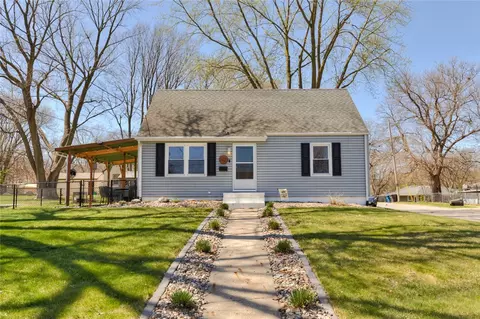 2420 26th St, Des Moines, IA 50310