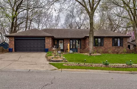 3906 Phoenix St, Ames, IA 50014