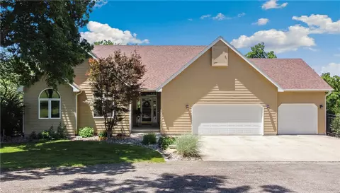 1671 Mcbride Ridge Ct, Winterset, IA 50273