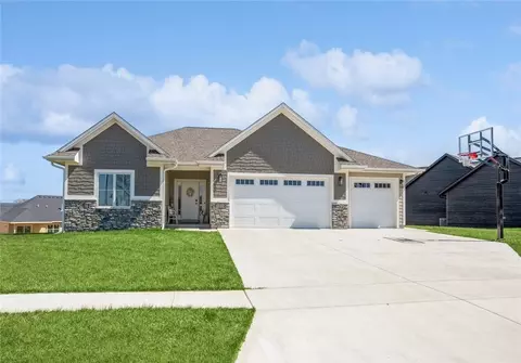 3005 Bos Ridge Rd, Pella, IA 50219