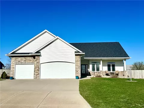 906 N 14th Ave N, Winterset, IA 50273