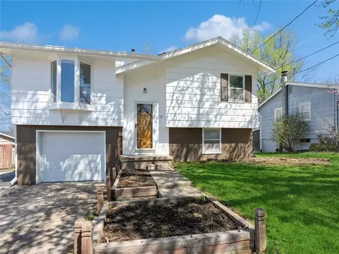 1209 Kenyon Ave, Des Moines, IA 50315