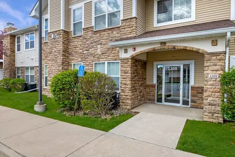 1309 SE University Ave #204, Waukee, IA 50263