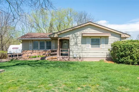 3017 Meadow Ln, West Des Moines, IA 50265