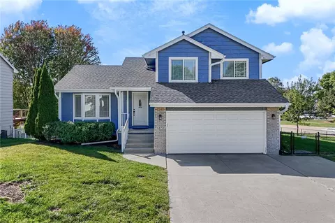 1270 65th Pl, West Des Moines, IA 50266