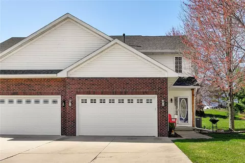 12116 Ridgeview Dr, Urbandale, IA 50323