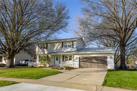 387 N Hickory Blvd, Pleasant Hill, IA 50327