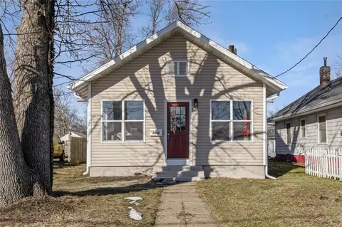 2042 E Walnut St, Des Moines, IA 50317