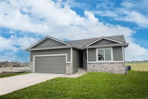 450 NW Compass Ave, Waukee, IA 50263