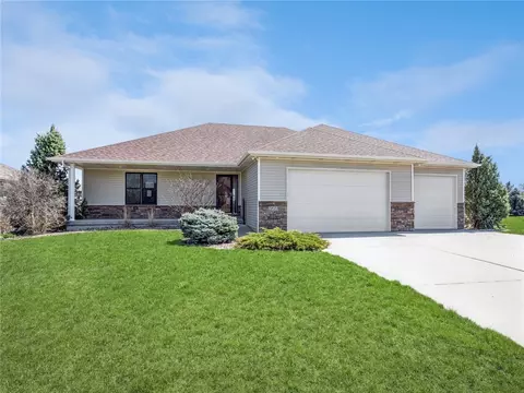 7023 Peckham St, Johnston, IA 50131