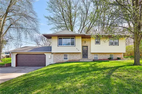 610 Valley Dr, Carlisle, IA 50047