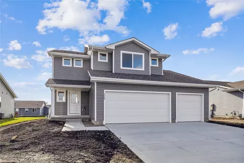 2009 White Oak Ln, Granger, IA 50109