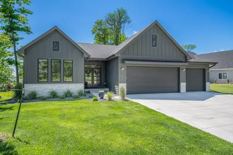 806 Bridgeview St, Polk City, IA 50226