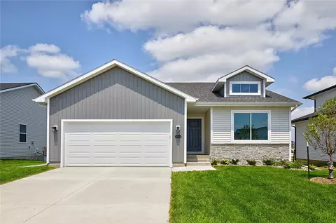 1015 Hamilton Rd, Waukee, IA 50263