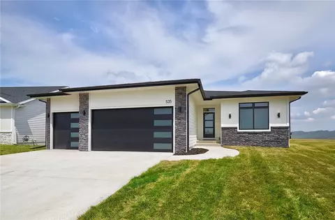 535 NW Mosaic Ave, Waukee, IA 50263