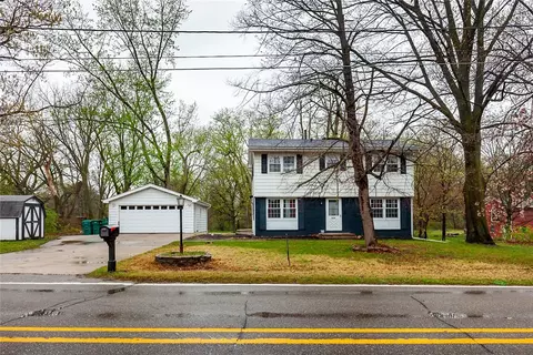4208 NE 38th St, Des Moines, IA 50317