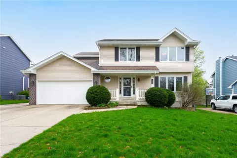 4926 Bel Aire Rd, Des Moines, IA 50310