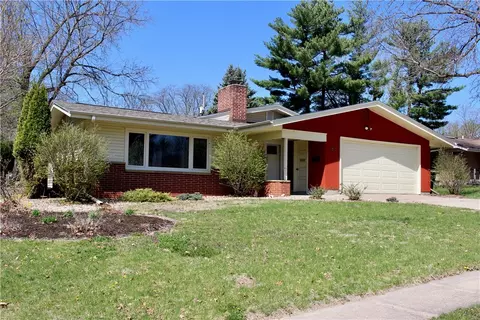1615 Crestwood Cir, Ames, IA 50010