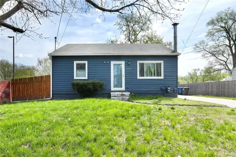 3917 E 9th St, Des Moines, IA 50316