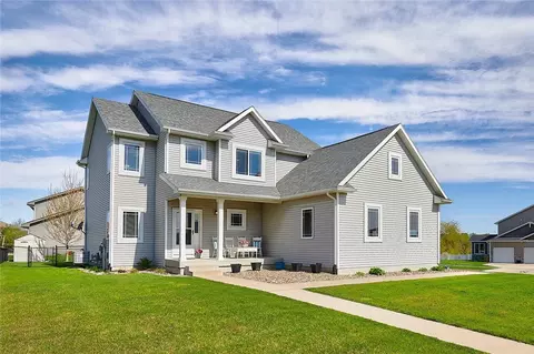 417 Sycamore Dr, Norwalk, IA 50211