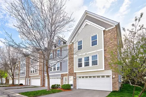 330 NE Olivewood Dr, Waukee, IA 50263
