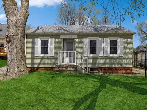 1306 1st Ave E, Newton, IA 50208