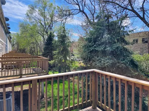 5578 Boston Ct, Johnston, IA 50131