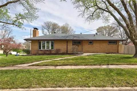 2631 Sherwood Dr, Des Moines, IA 50310