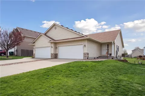1011 SW Springfield Dr, Ankeny, IA 50023