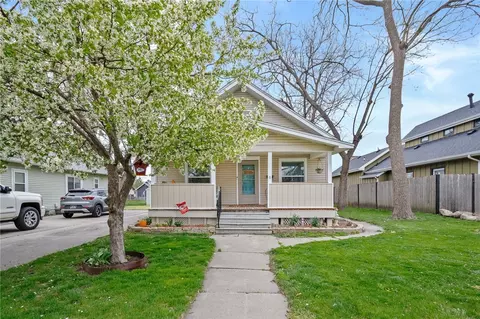 517 3rd St, West Des Moines, IA 50265