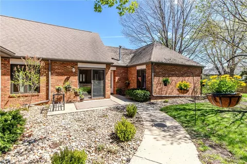 2425 Hamilton Dr, Ames, IA 50014