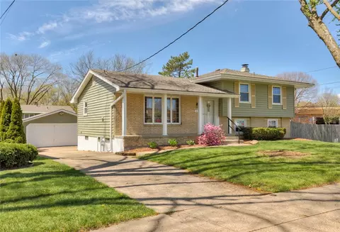 4124 73rd St, Urbandale, IA 50322